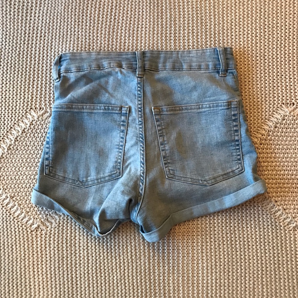 3/$18🤑 H&M High-Waisted Light Wash Denim Shorts